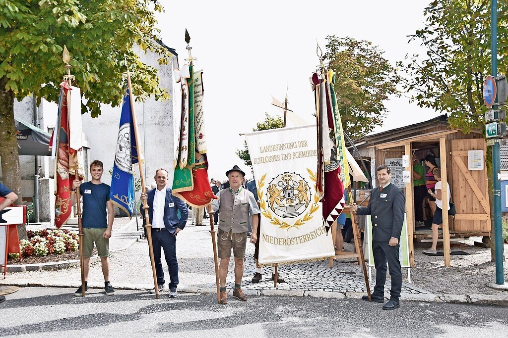 Beim diesjährigen Schmiedetreffen Neustadtl an der Donau wurde den Besucher*innen ein vielfältiges Programm sowie interessante Einblicke in das traditionelle Schmiedehandwerk gewährt. © ZVG